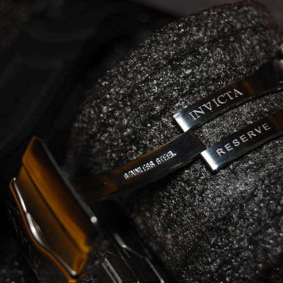 Invicta Venom Interchangesble Watch Set & Dive Box - Picture 8 of 8